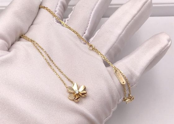 18K oro formado flor elegante Diamond Necklace With Round Diamonds