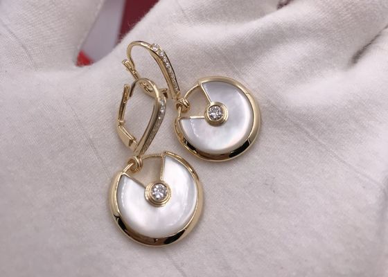 Amulette De Cartier Earrings elegante nacarada blanca clásica